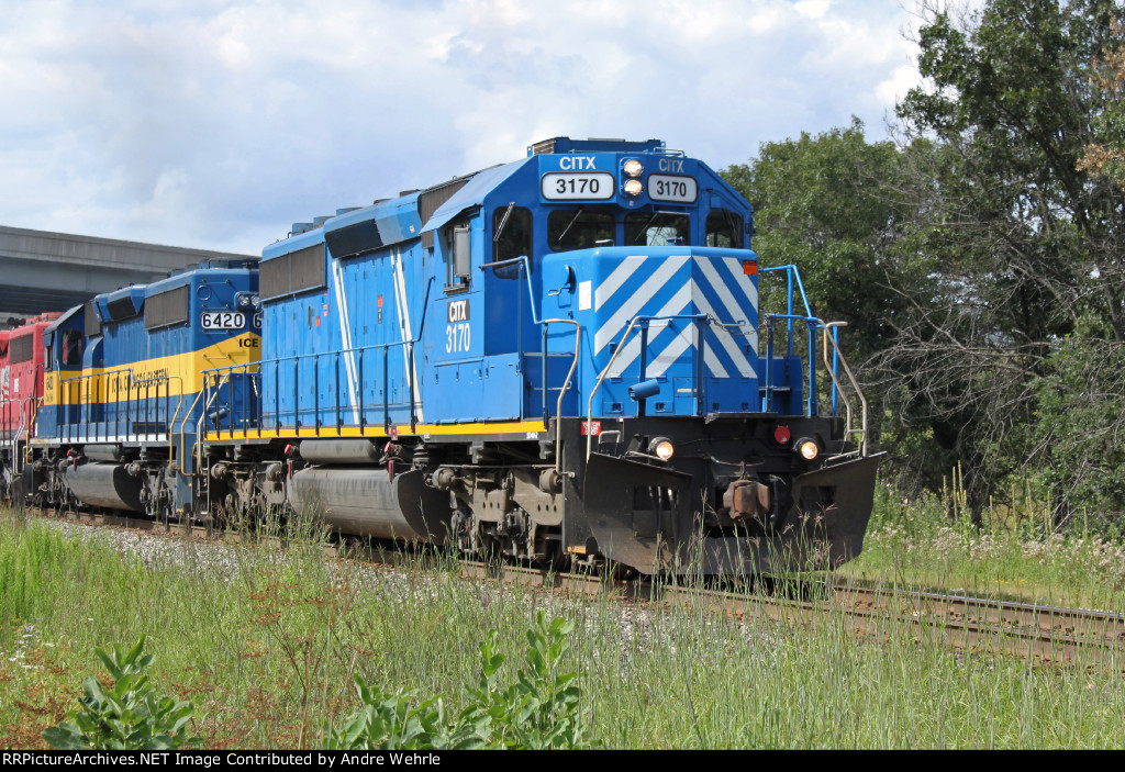 CITX 3170 leads CP 276 eastbound under the Interstate